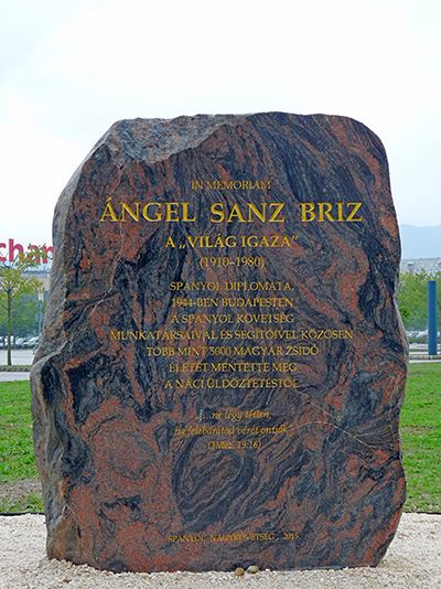 Monumento Ángel Sanz Briz