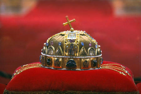 Visita gratuita de la Sacra Corona en el Parlamento