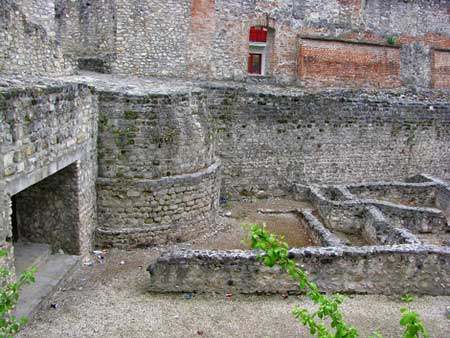 Ruinas romanas detras del ayuntamiento. Sopron