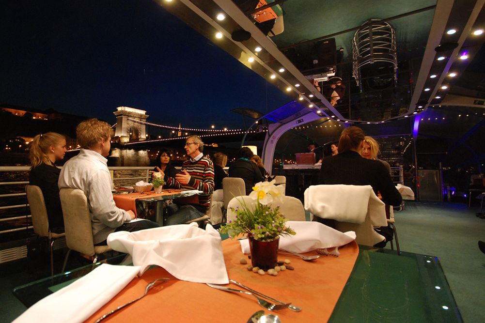 Crucero con cena gourmet en Nochevieja